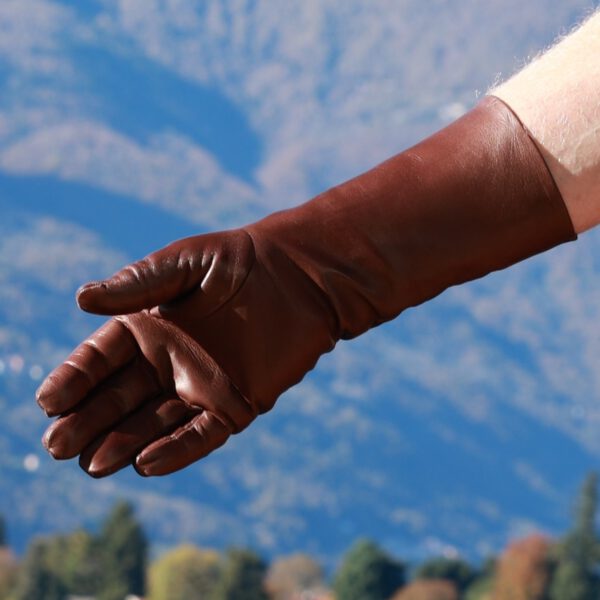 Unterarmlange, braune Herrenlederhandschuhe von Miceli Made in Italy