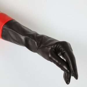 Extravagante, 40 cm lange schwarze Lederhandschuhe mit 5 cm breitem hellrotem Rand, von Miceli